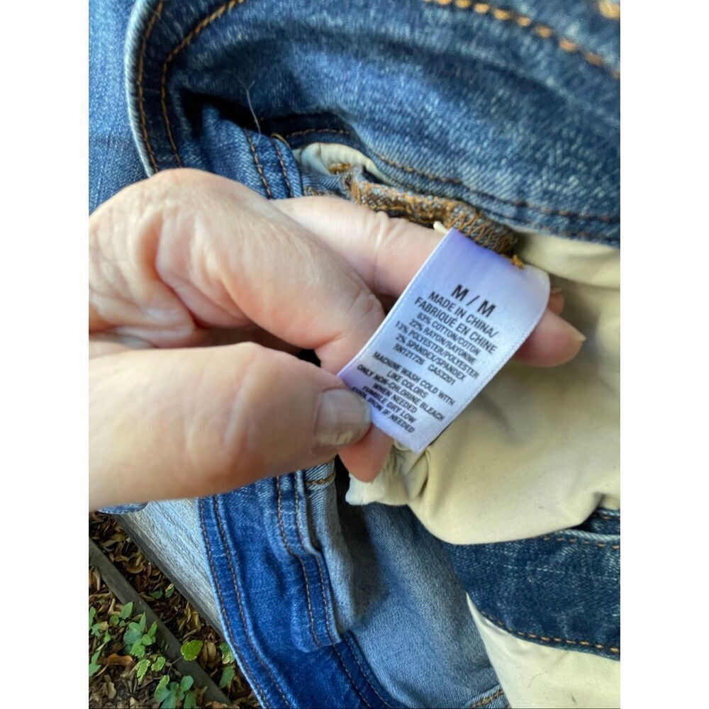 Aeropostale size M denim jacket. Lightly distressed. - Picture 8 of 8
